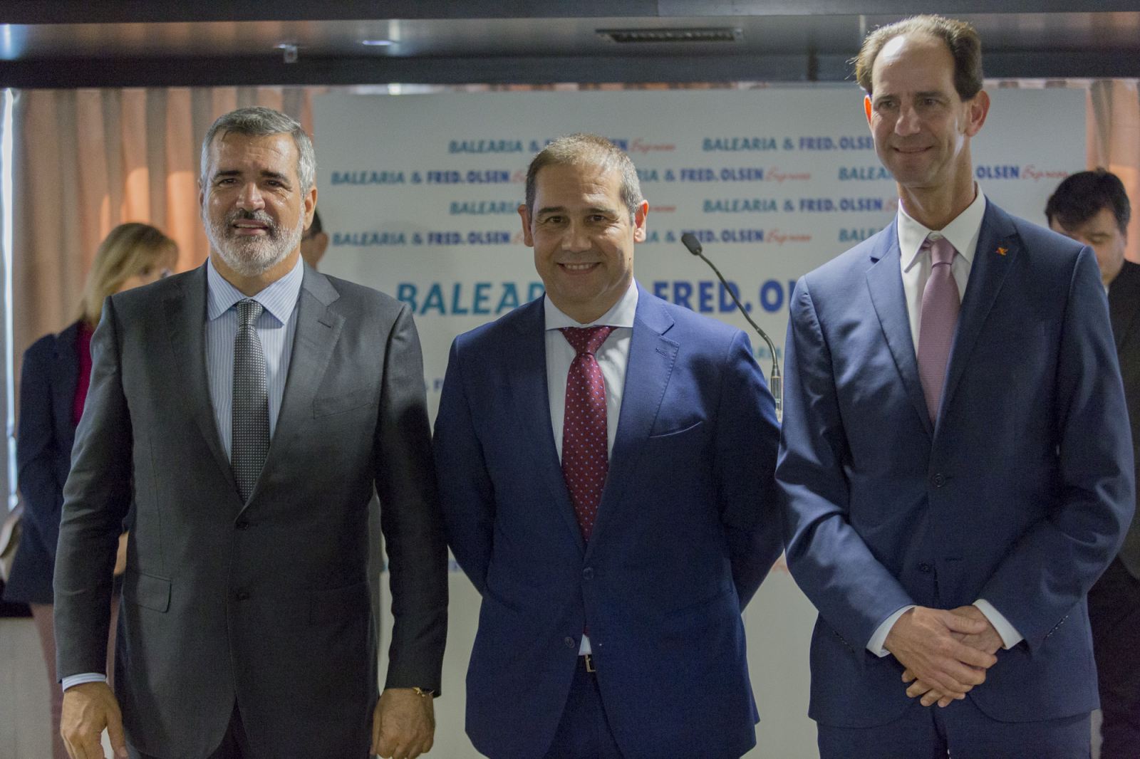 Adolfo Utor, presidente de Baleària; José Luis Ramos,El presidente de la Autoridad Portuaria de Huelva; Andrés Marín, director general del Fred. Olsen S. A.