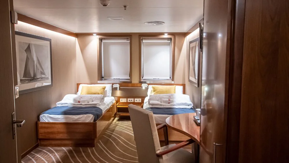 Buenavista Express cabin with two beds