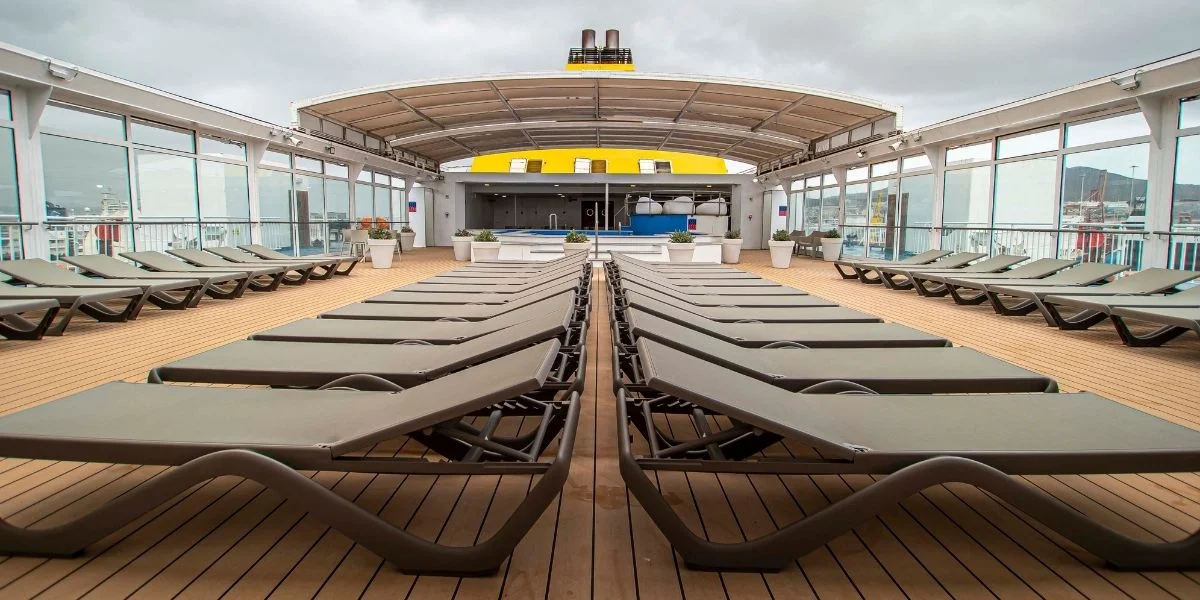 Sun loungers on the pool deck