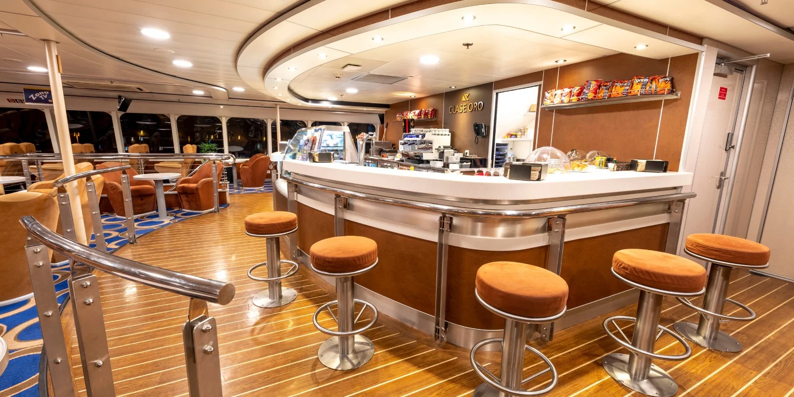 Clase Oro lounge of the Benchijigua Express